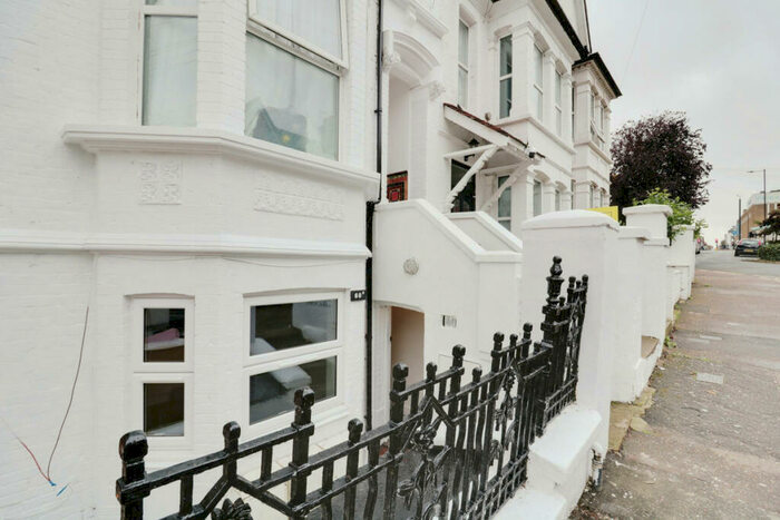 2 Bedroom Flat To Rent In Heygate Avenue, Southend-on-sea, SS1