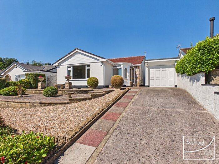 2 Bedroom Detached Bungalow For Sale In Brendons Avenue, Livermead, Torquay, TQ2