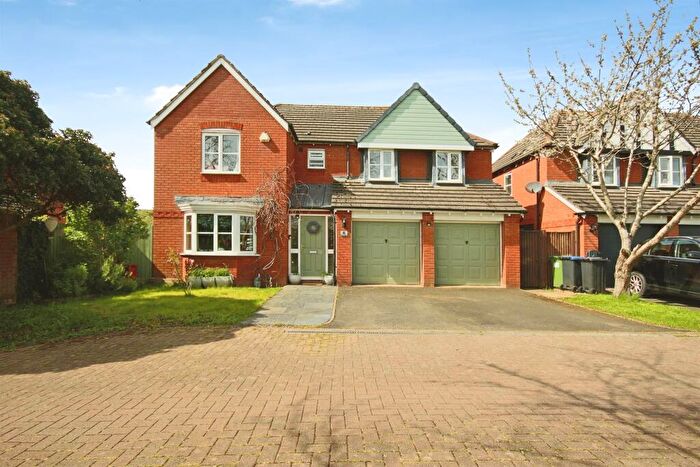 5 Bedroom Detached House For Sale In Medley Grove, Whitnash, Leamington Spa, CV31