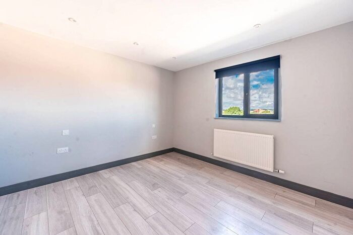 1 Bedroom Flat To Rent In Silkstream Parade, Edgware, HA8
