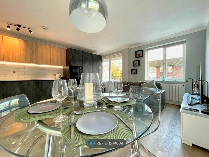 1 Bedroom Flat To Rent In Aran Drive, Stanmore, HA7