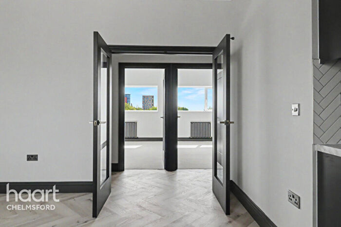 2 Bedroom Apartment For Sale In Rainsford Lane, Chelmsford, CM1