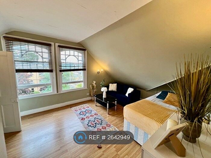 Studio To Rent In Bedford Hill, London, SW12