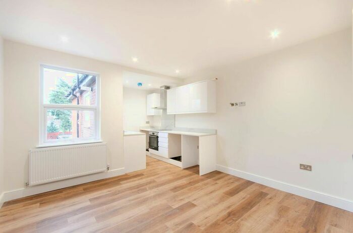 3 Bedroom Flat To Rent In Headstone Road, Harrow, HA1