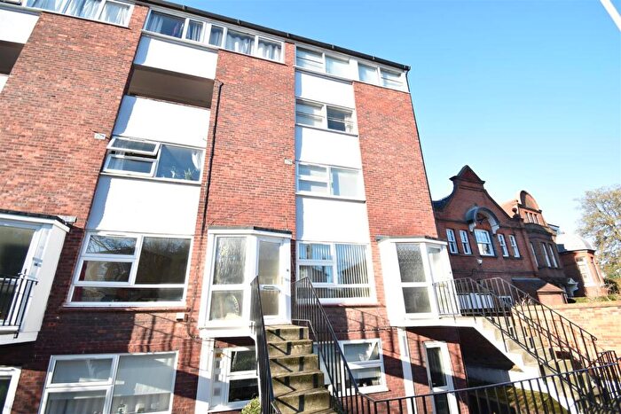3 Bedroom Apartment To Rent In The Crescent, Surbiton, KT6