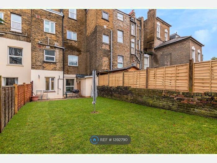 3 Bedroom Maisonette To Rent In Stockwell Road, London, SW9