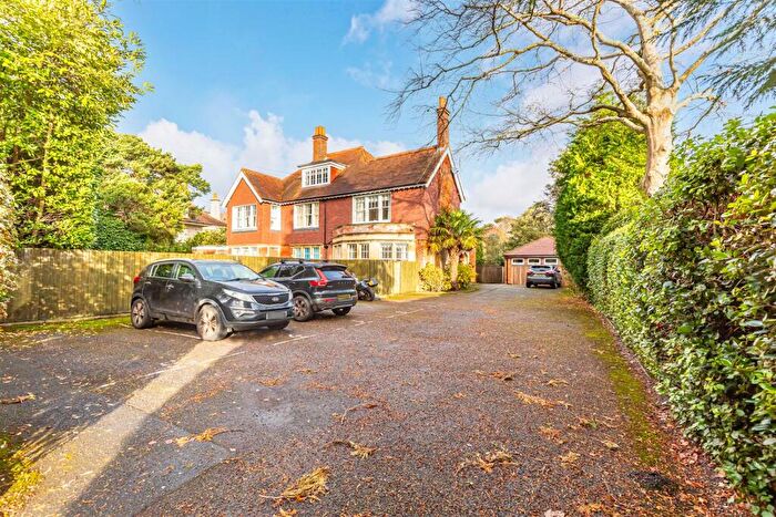 4 Bedroom Flat For Sale In Mckinley Road, Bournemouth, BH4