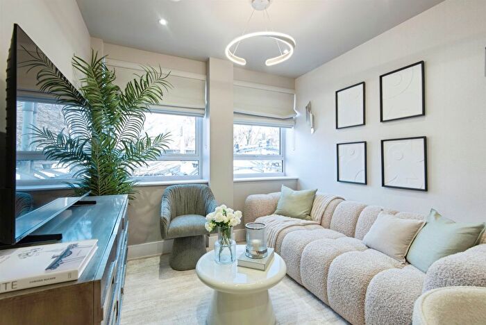 1 Bedroom Flat For Sale In Apartment, Gateway Residence, Stevenage, SG1