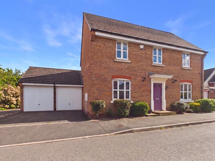 4 Bedroom Detached House For Sale In Lyon Drive, Belgrave, Tamworth, B77