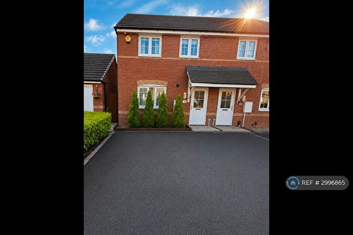 3 Bedroom Semi-Detached House To Rent In Astell Way, Leeds, LS27