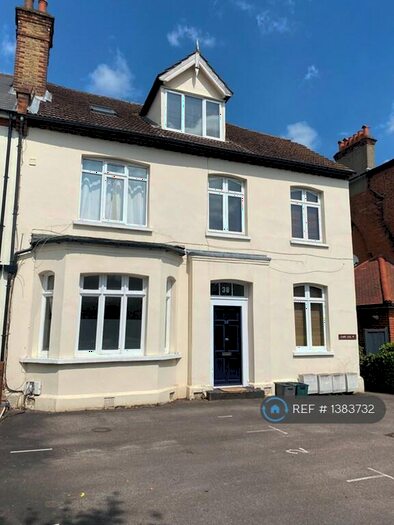 2 Bedroom Flat To Rent In Queen Anne Court, Bromley, BR2