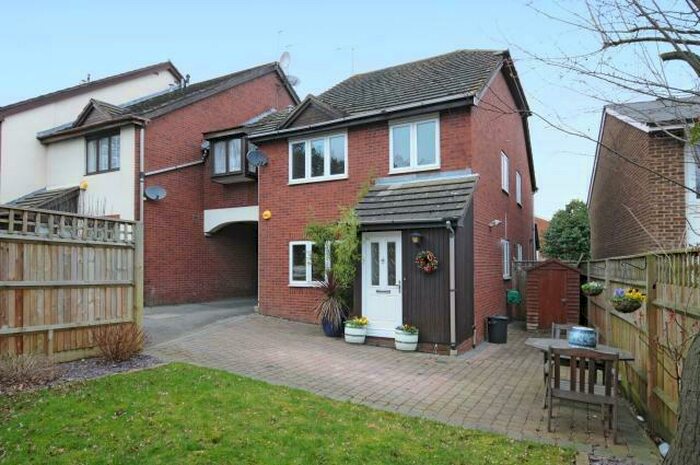 2 Bedroom Link Detached House To Rent In Fairfield Close, Northwood, HA6