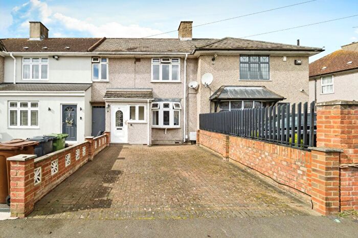 3 Bedroom Terraced House For Sale In Fieldway, Dagenham, RM8