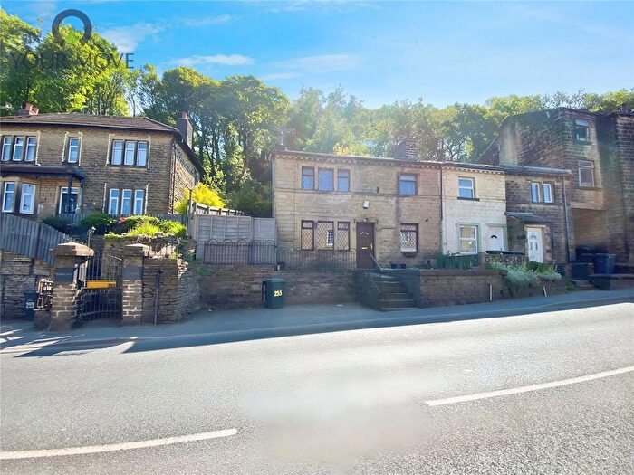 3 Bedroom Semi-Detached House For Sale In Halifax Road, Keighley, West Yorkshire, BD21