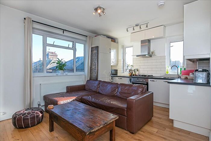 1 Bedroom Flat To Rent In Brewster Gardens, London, W10