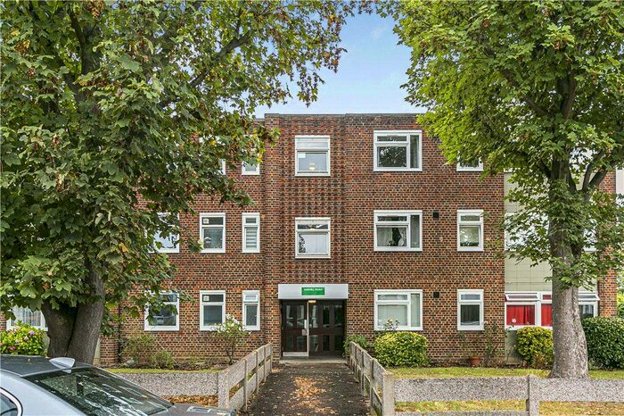 3 Bedroom Flat To Rent In Oakhill Road, Putney, SW15
