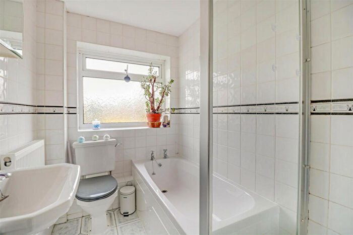 1 Bedroom End Of Terrace House For Sale In Underwood Square, Leigh-on-sea, SS9