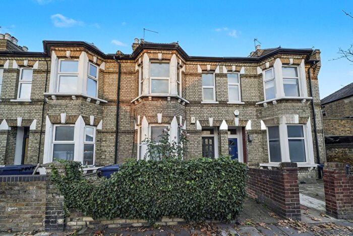 2 Bedroom Flat For Sale In Lower Boston Road, London, W7