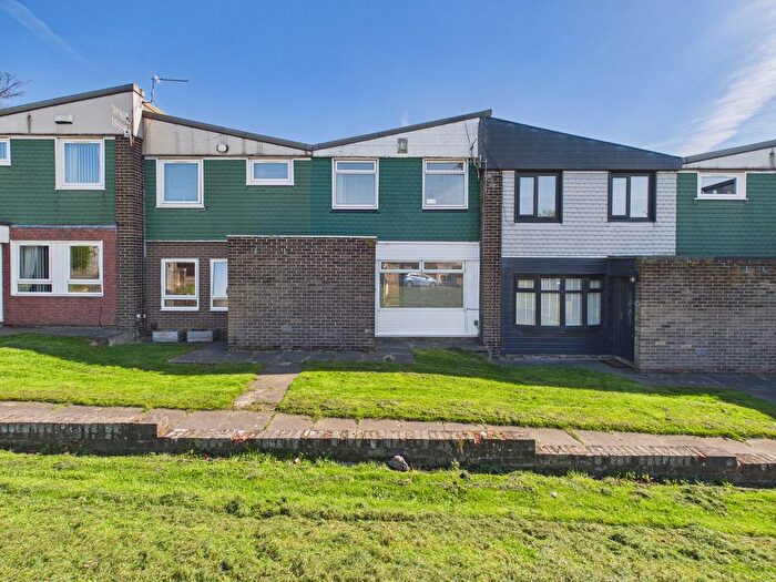 3 Bedroom Terraced House For Sale In Harewood Green, Harlow Green, NE9