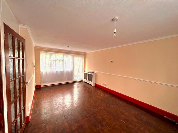 2 Bedroom Flat To Rent In Dunn Mead, Colindale, NW9