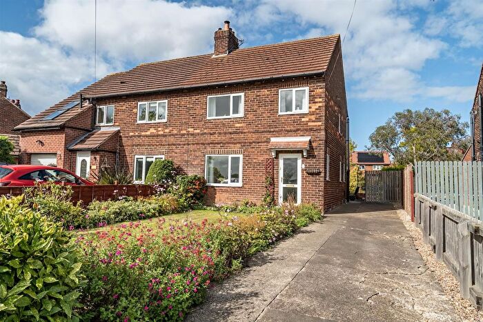 3 Bedroom Semi-Detached House For Sale In Bishopdyke Road, Cawood, Selby, YO8