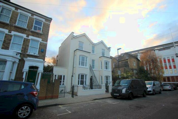 Flat To Rent In Conewood Street, Highbury And Islington, N5