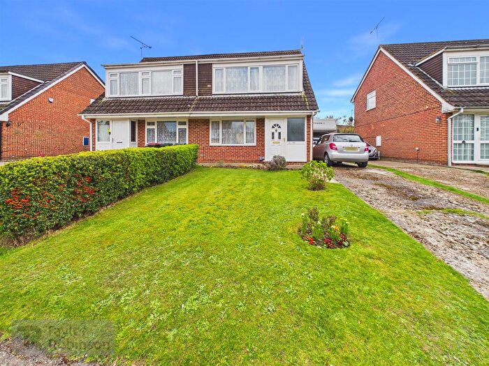 3 Bedroom Semi Detached House For Sale In Sheppey Close, Broadfield, Crawley, RH11