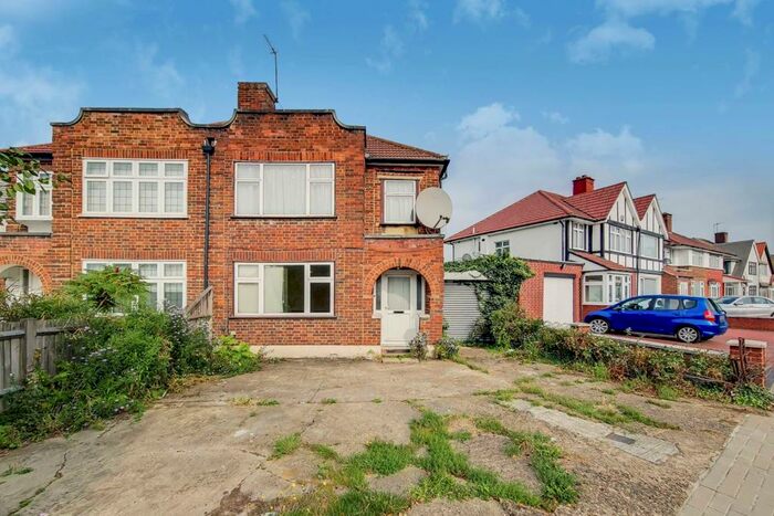 3 Bedroom Semi-Detached House To Rent In Preston HIll, Harrow, HA3