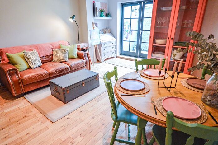 3 Bedroom End Of Terrace House To Rent In Wellington Place, Altrincham, WA14