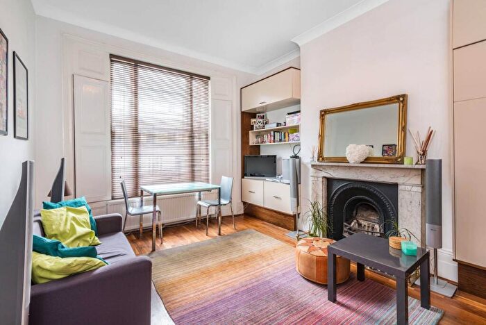 1 Bedroom Flat To Rent In Bartholomew Road, Kentish Town, London, NW5