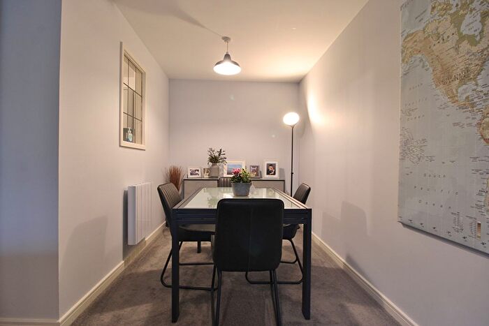 2 Bedroom Flat For Sale In Gisors Road, Southsea, PO4