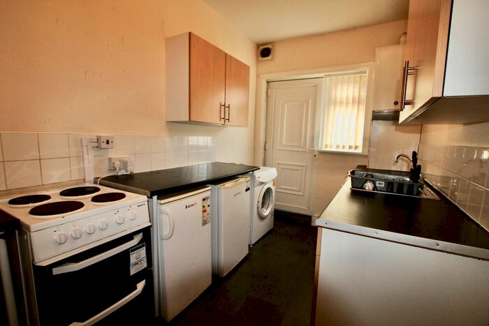 2 Bedroom Flat To Rent In Benson Road, Byker, Newcastle, NE6