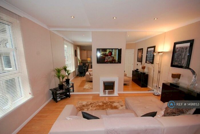 2 Bedroom Flat To Rent In New Century House, Aberdeen, AB11