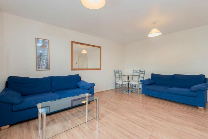 2 Bedroom Flat To Rent In Clapham Park Road, London, SW4
