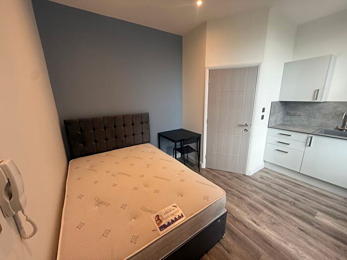 1 Bedroom Flat To Rent In Birkby Lodge Road, Huddersfield, HD2