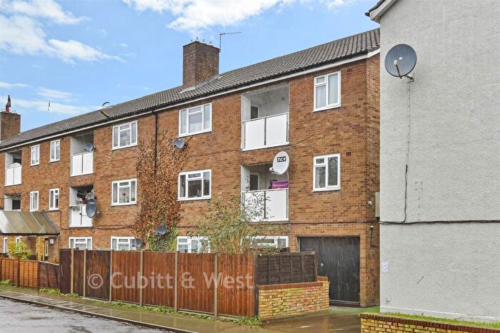 3 Bedroom Apartment For Sale In Mill Green, Mitcham Junction, Mitcham, Surrey, CR4