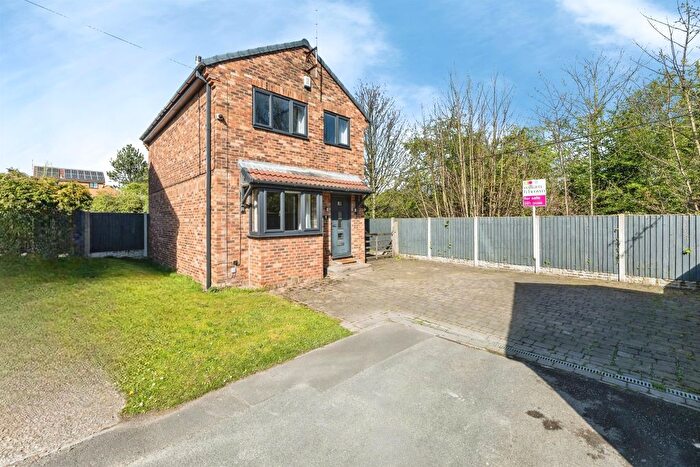 3 Bedroom Detached House For Sale In The Poplars, Knottingley, WF11