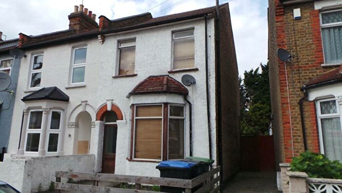 3 Bedroom Terraced House To Rent In Southfield Road, Enfield, EN3