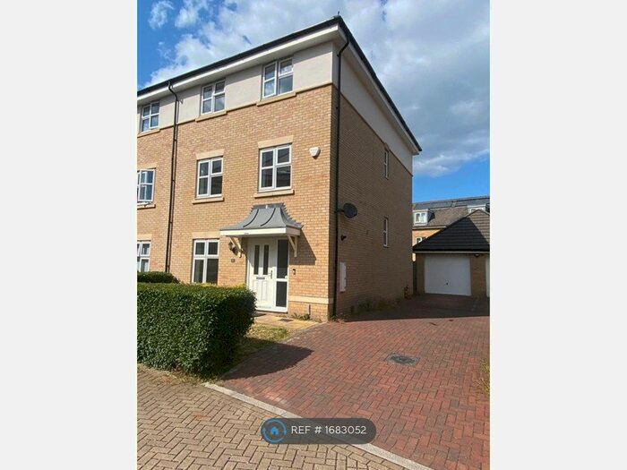 4 Bedroom Semi-Detached House To Rent In Cunningham Drive, Ickenham, Uxbridge, UB10