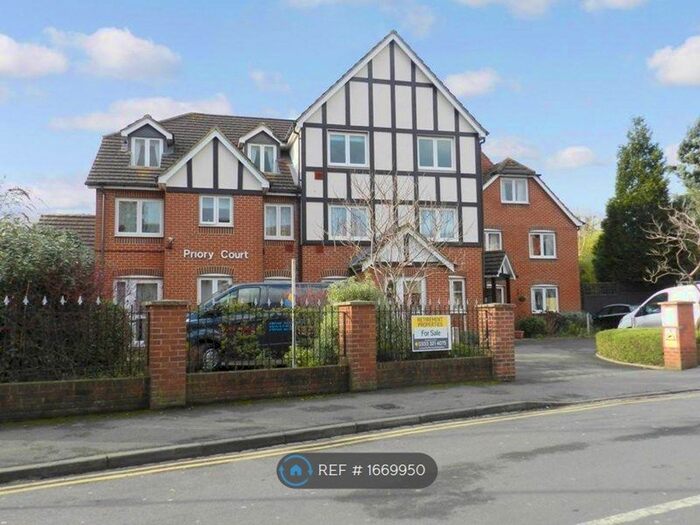 1 Bedroom Flat To Rent In Priory Court, Caversham, Reading, RG4
