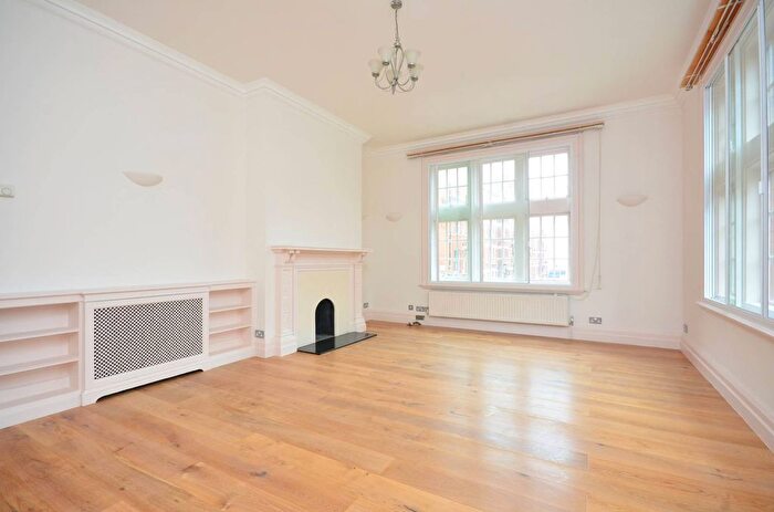 4 Bedroom Flat To Rent In Duke Street, Mayfair, London, W1K
