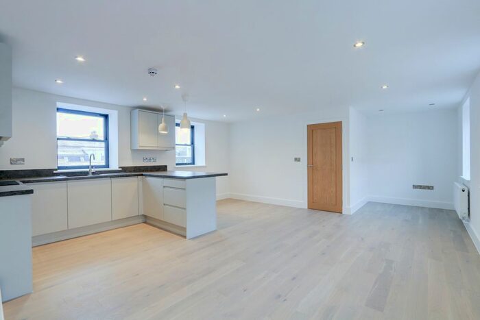 2 Bedroom Terraced House To Rent In Den Road, Teignmouth, TQ14