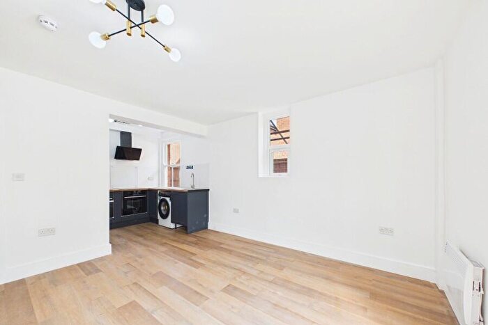 Apartment To Rent In Aldershot, GU12