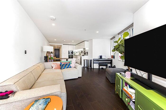 2 Bedroom Apartment To Rent In Eagle Point, City Road, London, EC1V