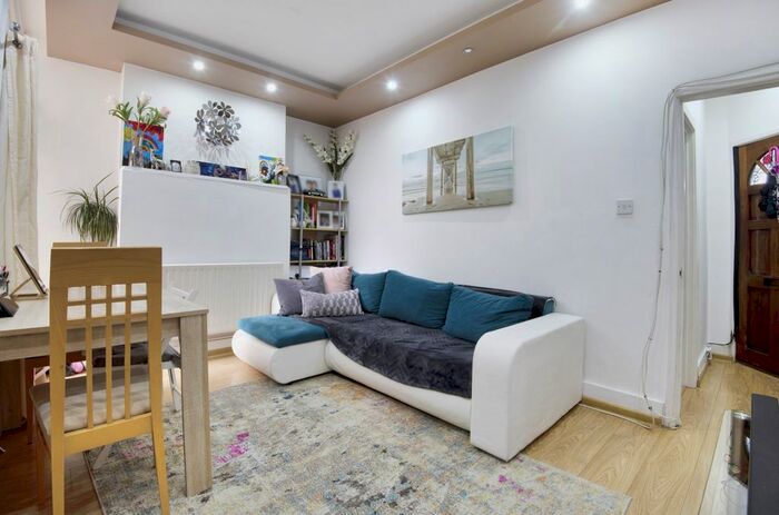 2 Bedroom Flat To Rent In Marvels Lane, London, SE12