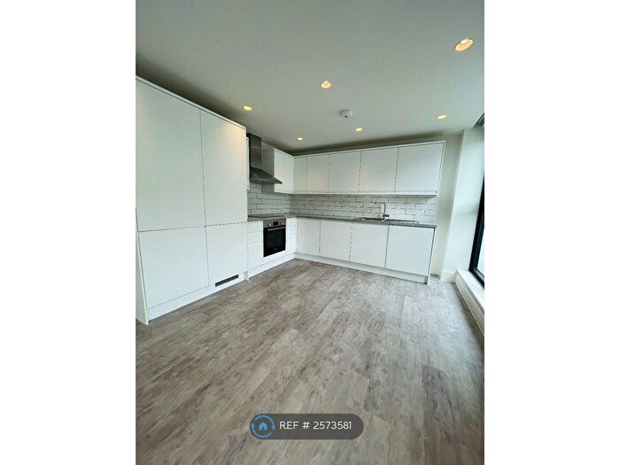 1 Bedroom Flat To Rent In Long Street, London, E2