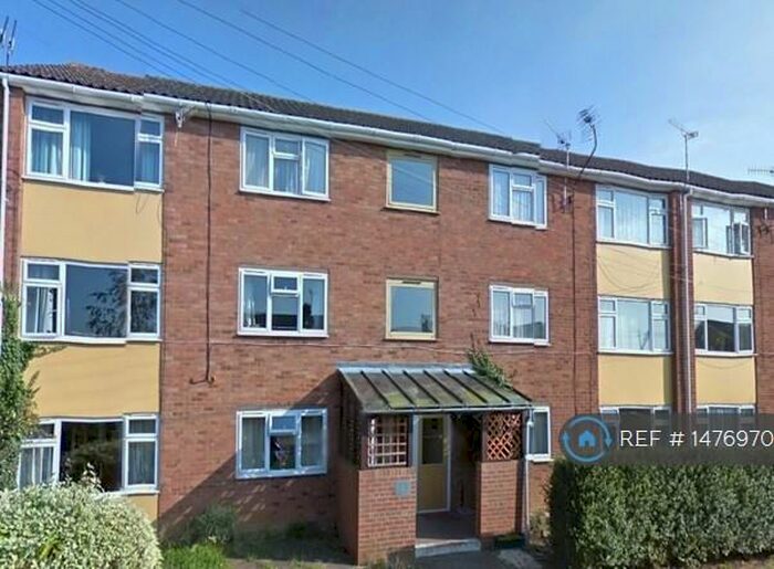 2 Bedroom Flat To Rent In St Peters Road, Kineton, CV35