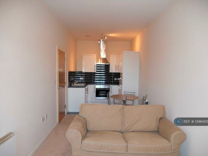 1 Bedroom Flat To Rent In Commercial Street, Morley, Leeds, LS27