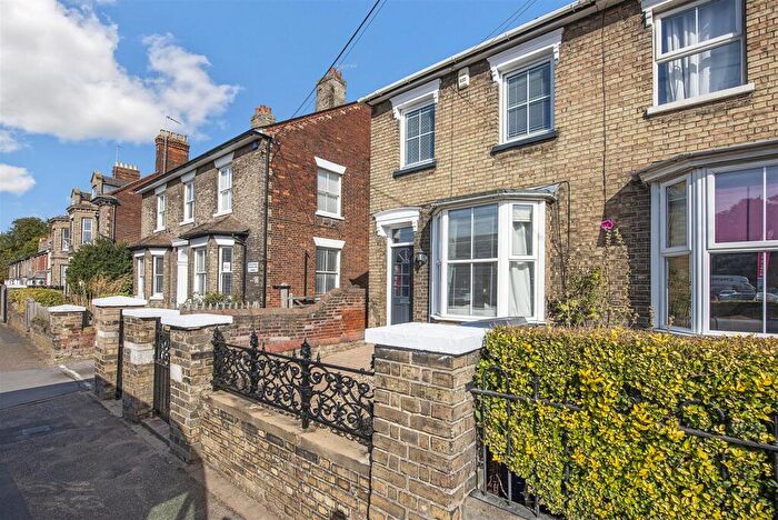 3 Bedroom End Of Terrace House For Sale In Fornham Road, Bury St Edmunds, IP32