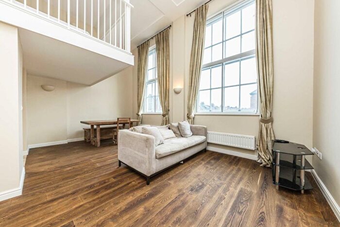 1 Bedroom Flat To Rent In Garratt Lane, Earlsfield, SW18